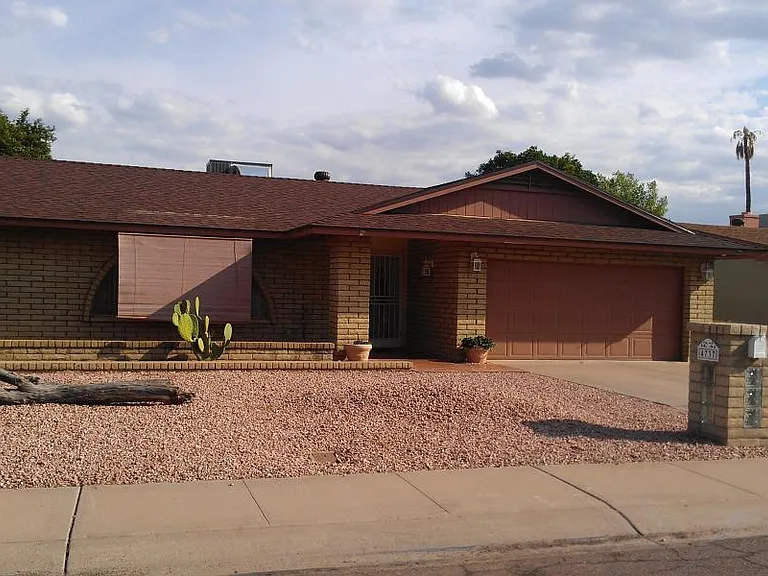 4737 W Laurie Ln — Photo 1