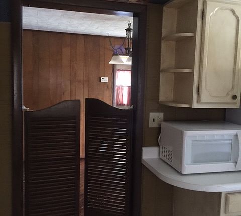 4th image of 820 Gorley St