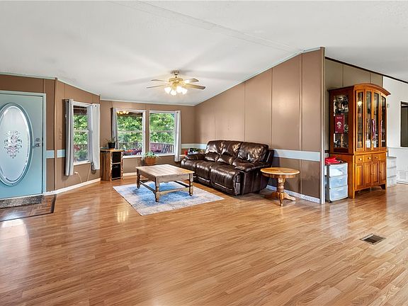 5th image of 110 Alms Ave