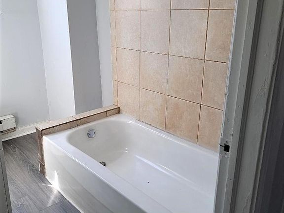 3rd image of 1521 W Tioga St #2
