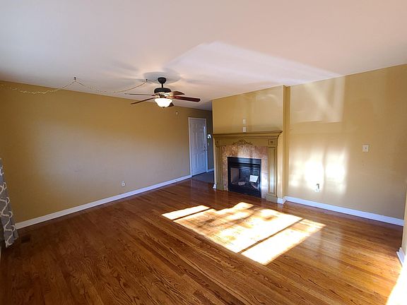2nd image of 1325 Cloverdale Cir