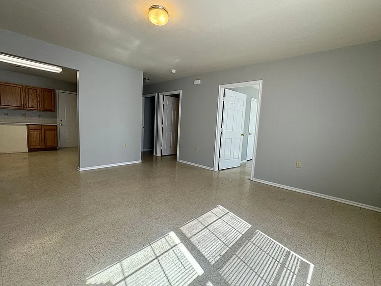 1801 SW C Ave #B — Photo 2