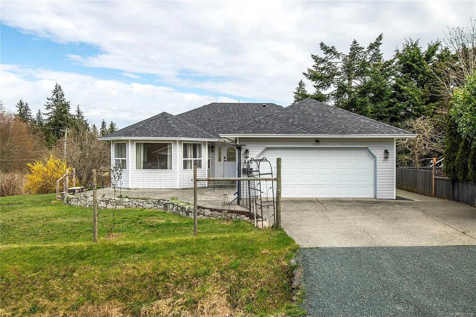 880 Nicholls Rd photo 1
