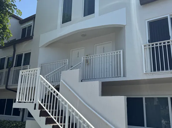 8670 NW 6th Ln #208, Miami, FL 33126