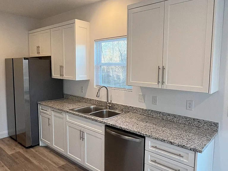 1940 29th St NE — Photo 12