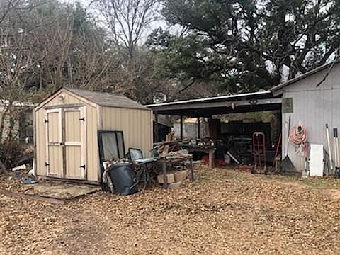 4th image of 218 East St
