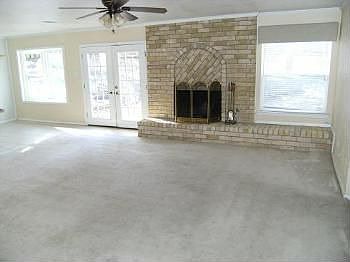 3rd image of 3205 Yellowstone Dr
