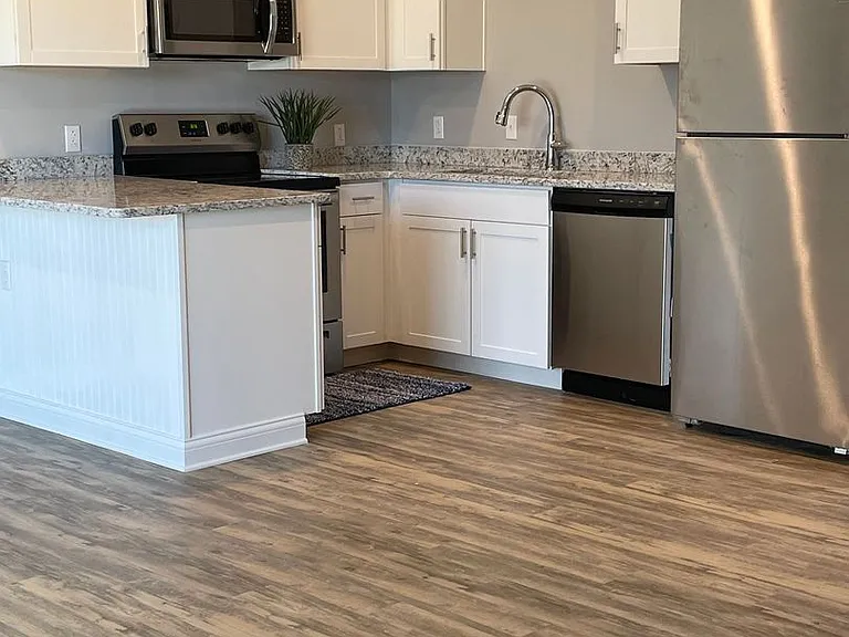121 Bellbrook Ln — Photo 2
