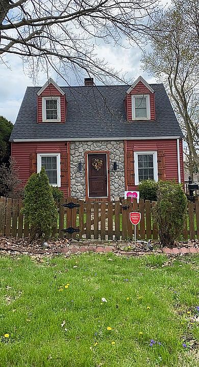 1st image of 1115 W Columbia Ave