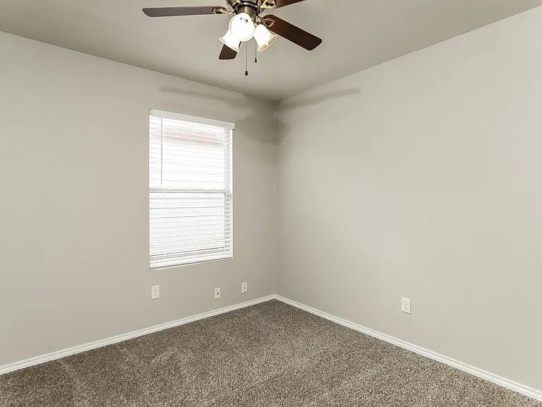 485 Auburn Park — Photo 13