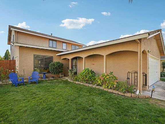 3rd image of 216 Banff Way