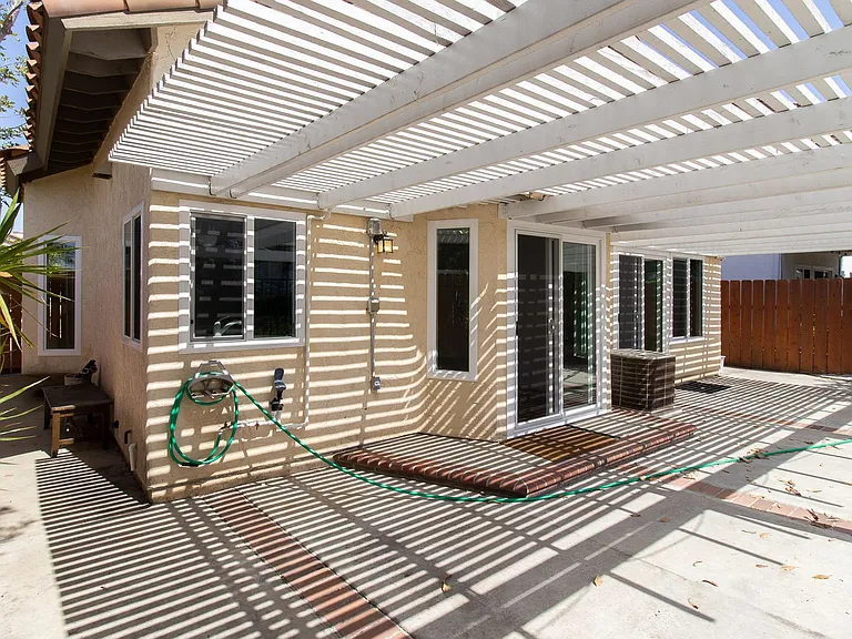 1821 Avenida Segovia — Photo 8