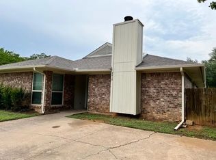 2410 Windy Pine Ln, Arlington, TX 76015