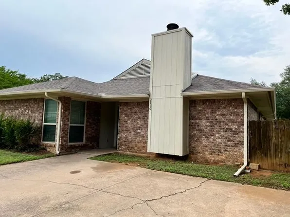 2410 Windy Pine Ln, Arlington, TX 76015