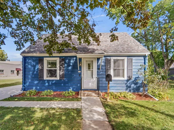 512 W 15th Ave, Oshkosh, WI 54902