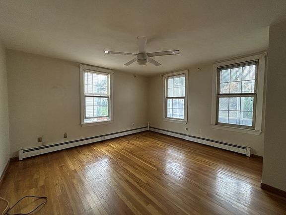 4th image of 331 Vane St
