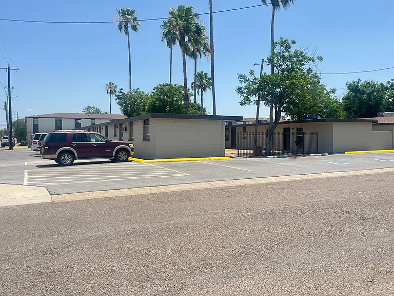 Retama Apartments — Photo 11