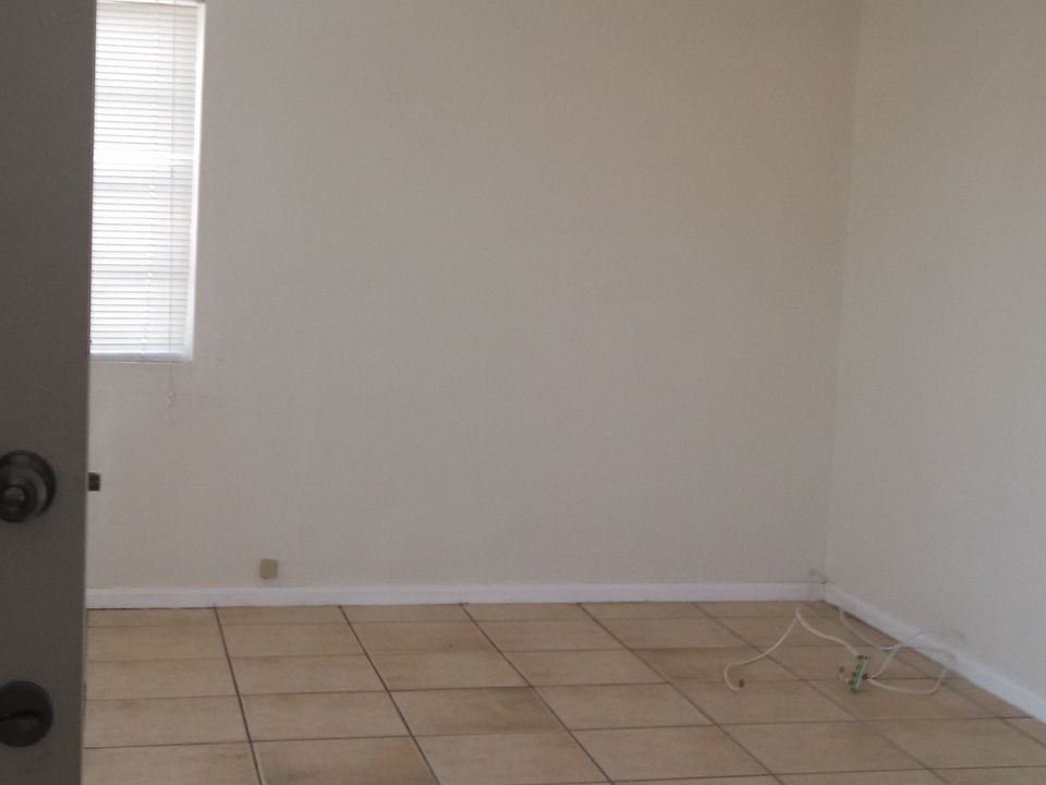 2nd image of 512 Q Ave
