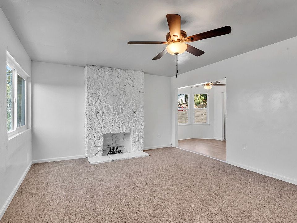 Living room/fireplace