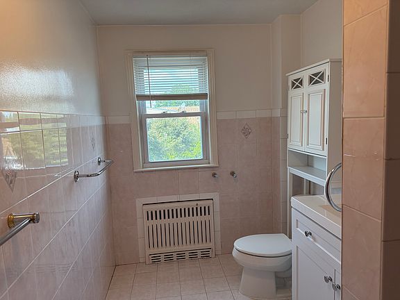 5th image of 55 3rd St #B