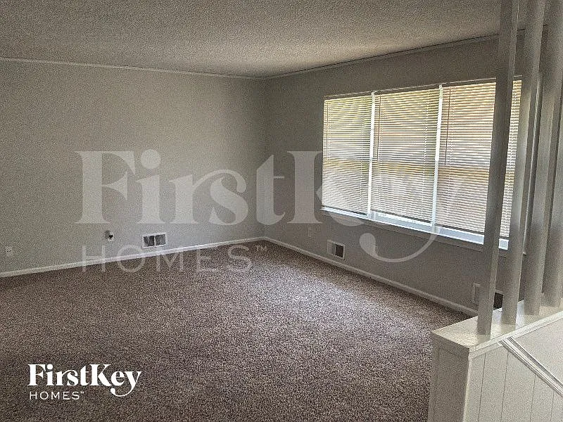 3 bed, 2.0 bath, 1689 sqft, $1,740 — Photo 4
