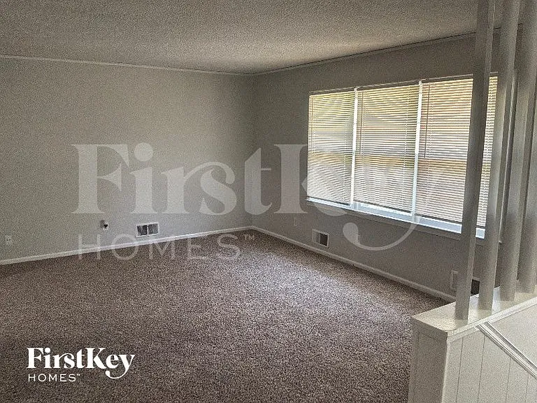 15403 E 43rd Ter S — Photo 4