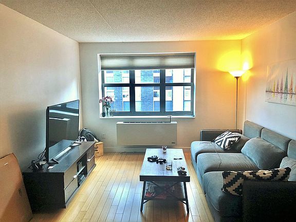 4th image of 516 W 47th St APT N5a