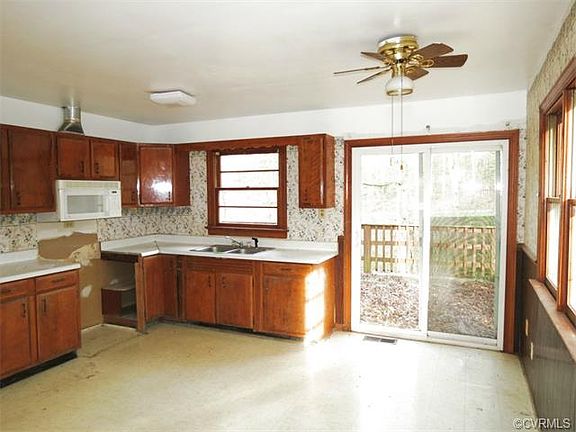 4th image of 7626 Lakeshore Dr