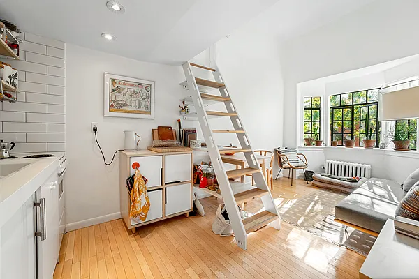 Sold by New Amsterdam Brokerage LLC | media 6