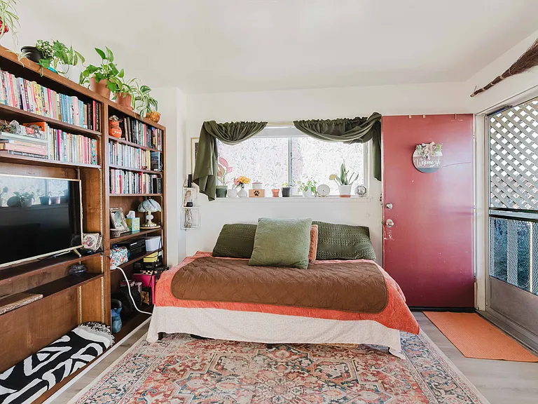 307 N 3rd St #1 — Photo 8