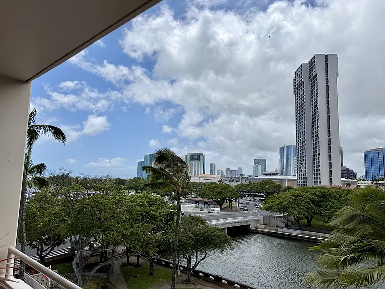 Ala Moana Blvd — Photo 1