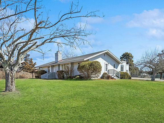 3rd image of 22 Meadow Ln