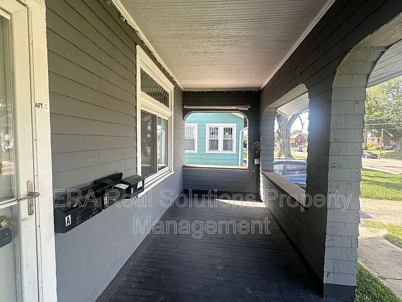 3 bed, 1.0 bath, $1,600 — Photo 4