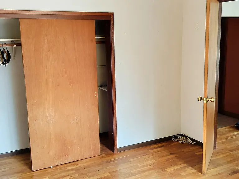 321 E Illinois St — Photo 17