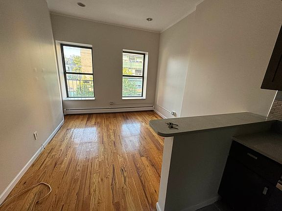 3rd image of 18 E 125th St #7