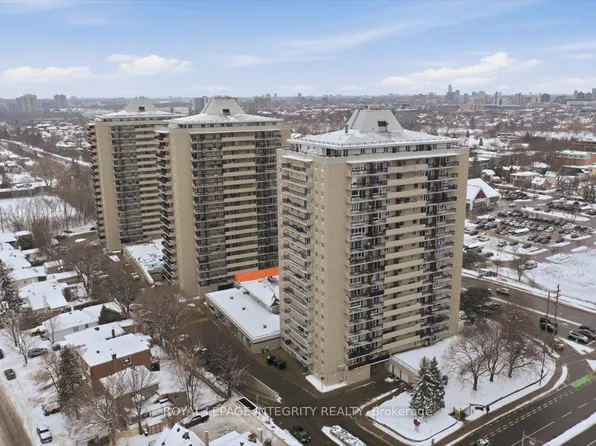 158 A McArthur Ave #109, Ottawa, ON K1L 8E7