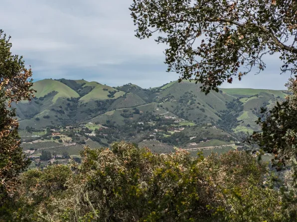 46 Camino De Travesia, Carmel Valley, CA 93924