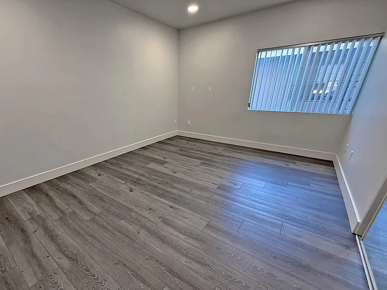 4328 Mammoth Ave #201 — Photo 17