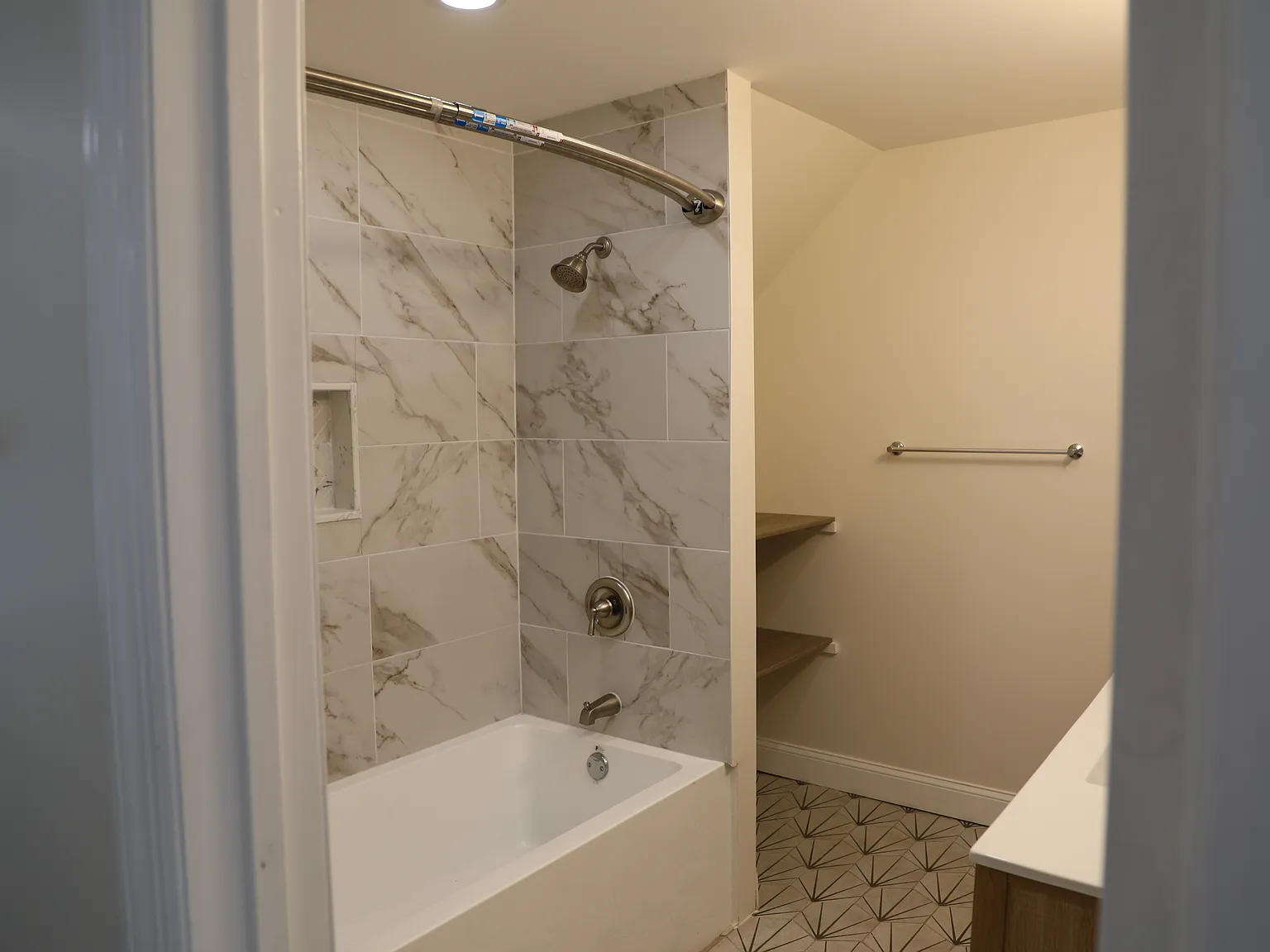 2 bed, 1300 sqft, $2,800 — Photo 4