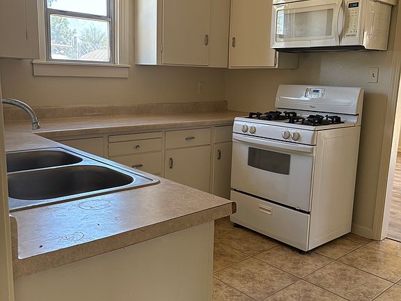 5th image of 425 W Willow St
