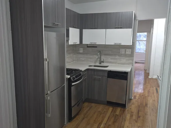 31 Montrose Avenue image 1 of 11