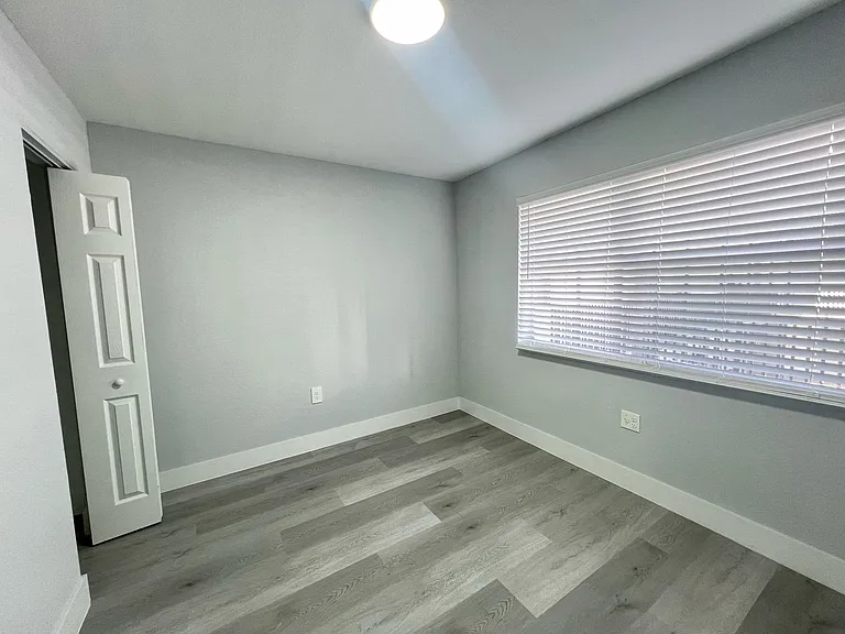 St George Apartments — Photo 37