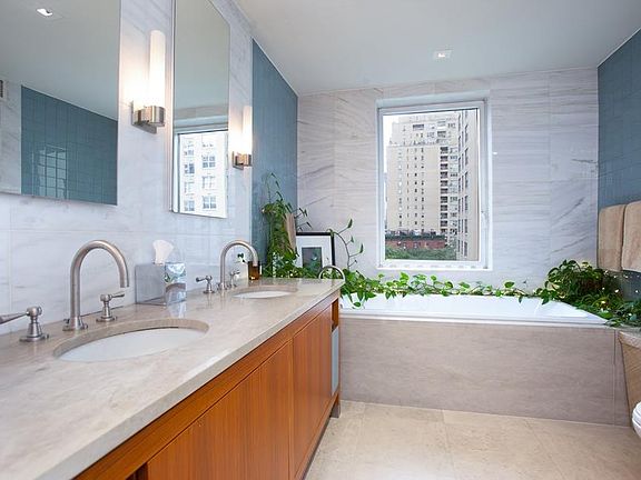 5th image of 300 E 55th St APT 7C