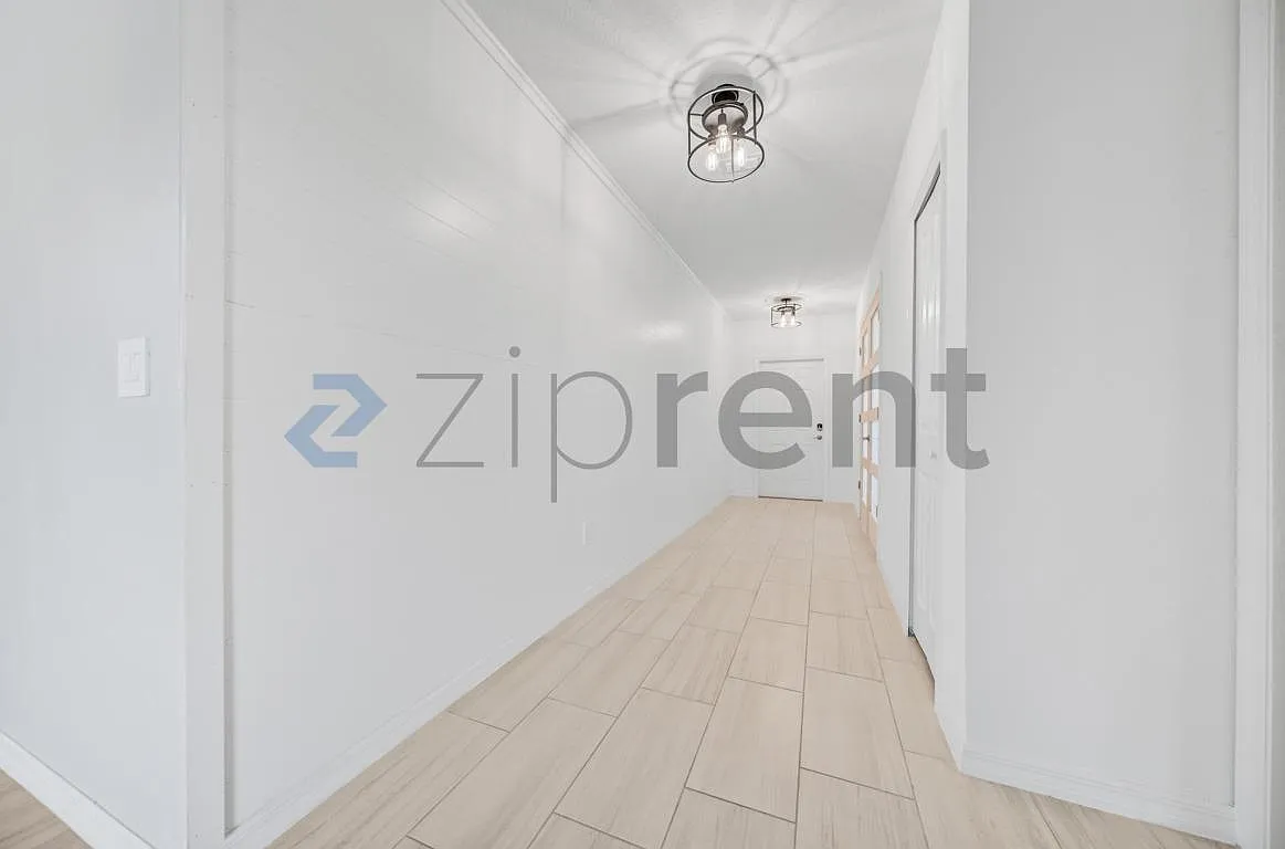4 bed, 2584 sqft, $3,200 — Photo 1