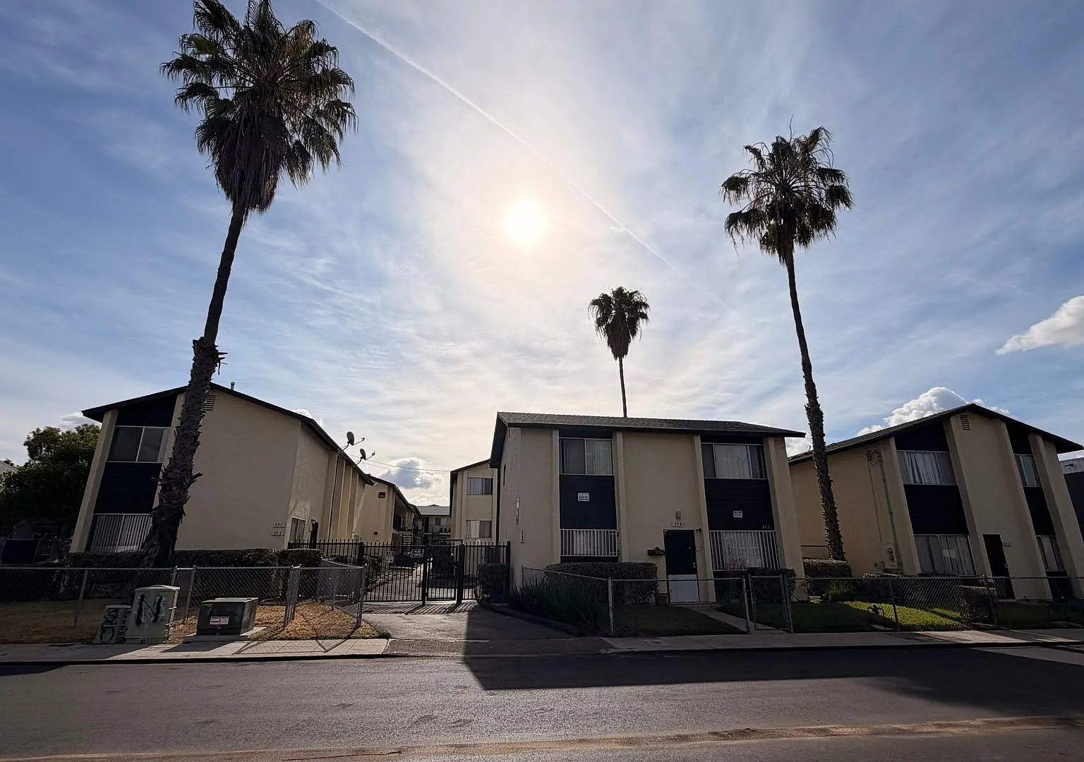 Beautiful Newly Large Renovated Townhouse Units 3BED/2BA — Photo 3