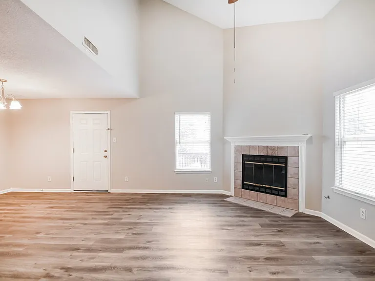 16804 Lowell Dr — Photo 7