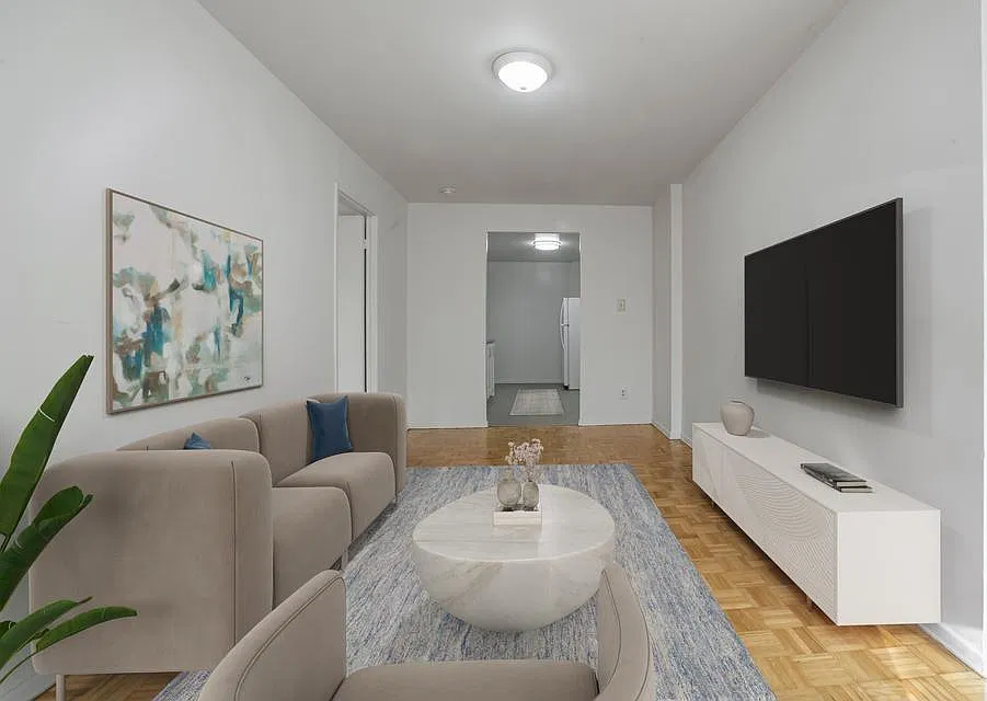 779 Danforth — Photo 3