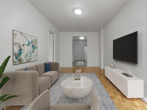 3rd image of 779 Danforth Ave