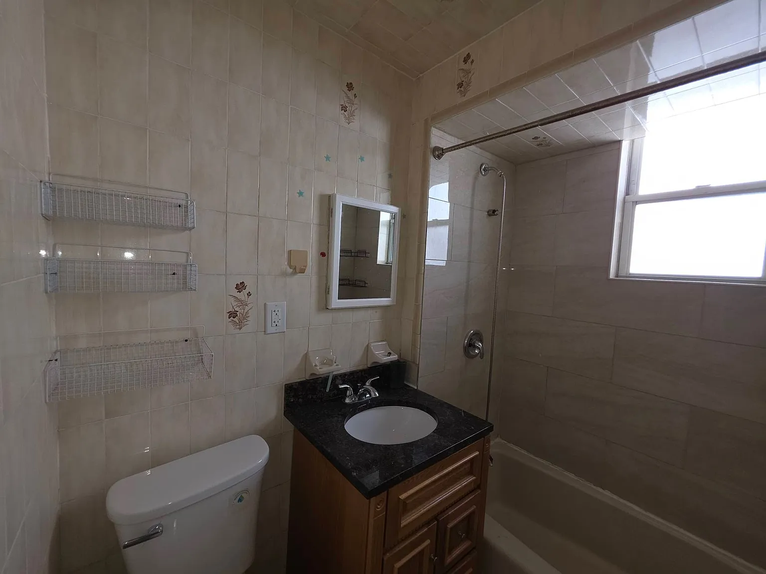 3 bed, 1100 sqft, $3,200 — Photo 3