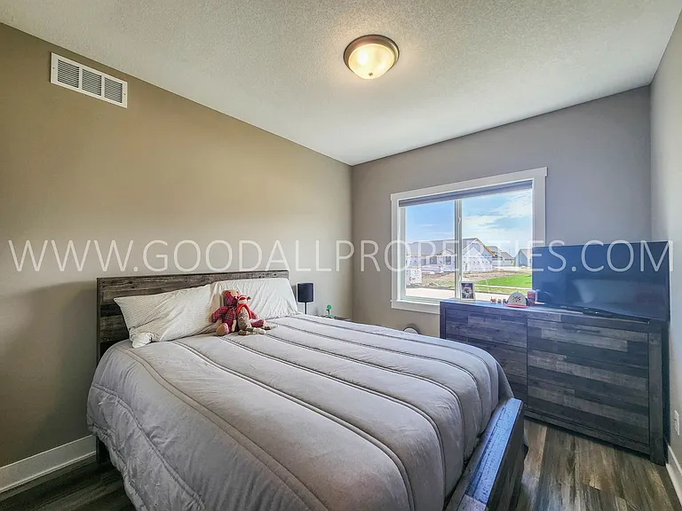 285 NW Morgan Ct — Photo 17
